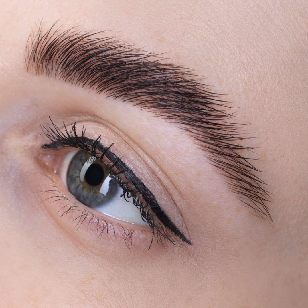 Browlifting an den Augenbrauen