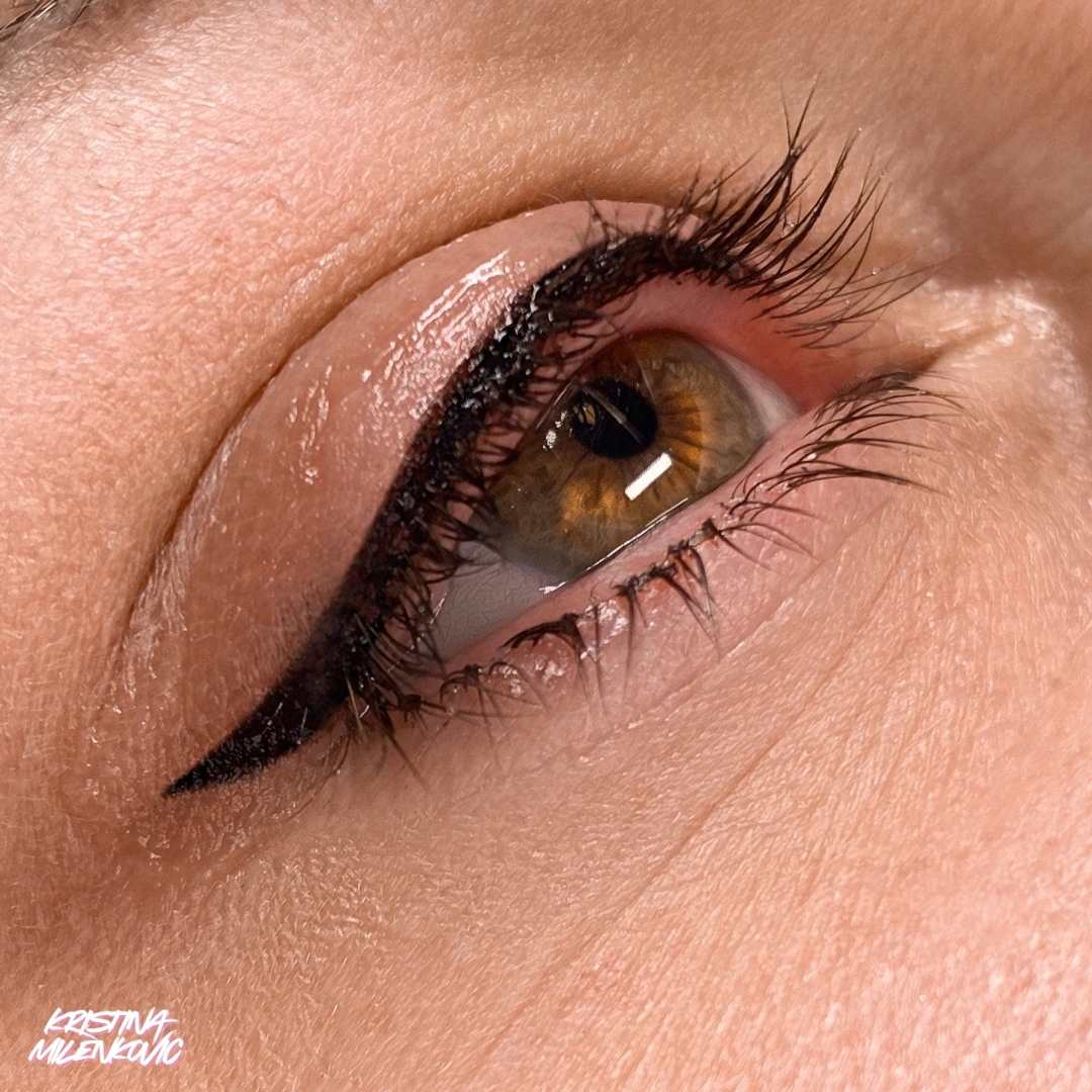 Die Eyeliner Pigmentierung in Köln wird individuell an jede Kundin angepasst