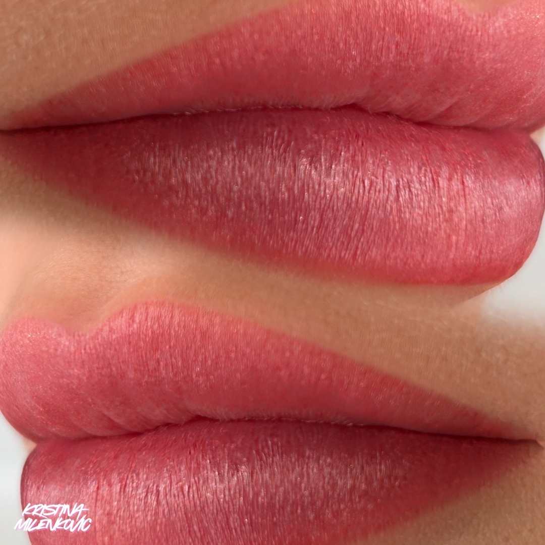 In Köln wird jedes Permanent Make Up natürlich und professionell durchgeführt. Eine Lippenpigmentierung für harmonische Ergebnisse.